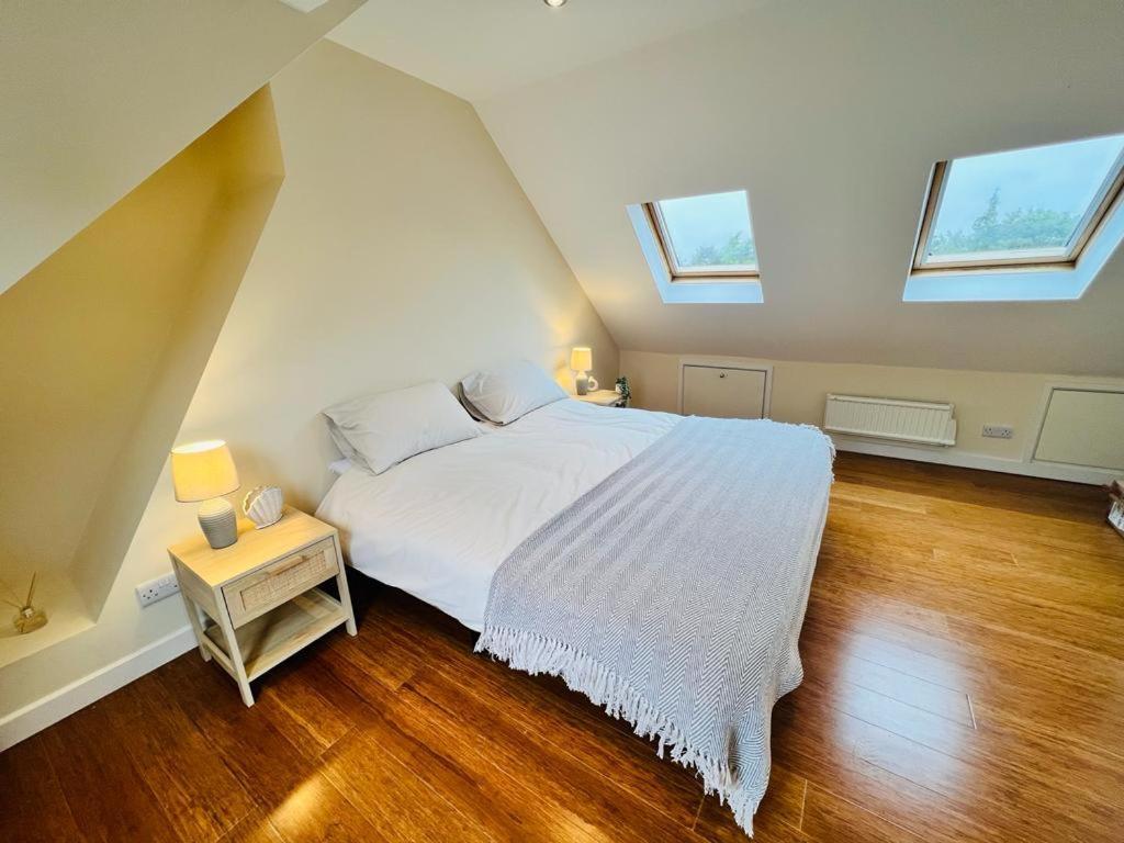 Family Home In Hampshire - Sleeps Up To 9 People With 3 Parking Spaces Winchester Extérieur photo