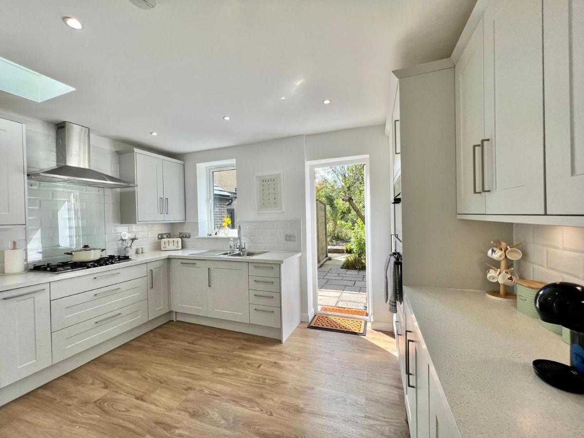 Family Home In Hampshire - Sleeps Up To 9 People With 3 Parking Spaces Winchester Extérieur photo
