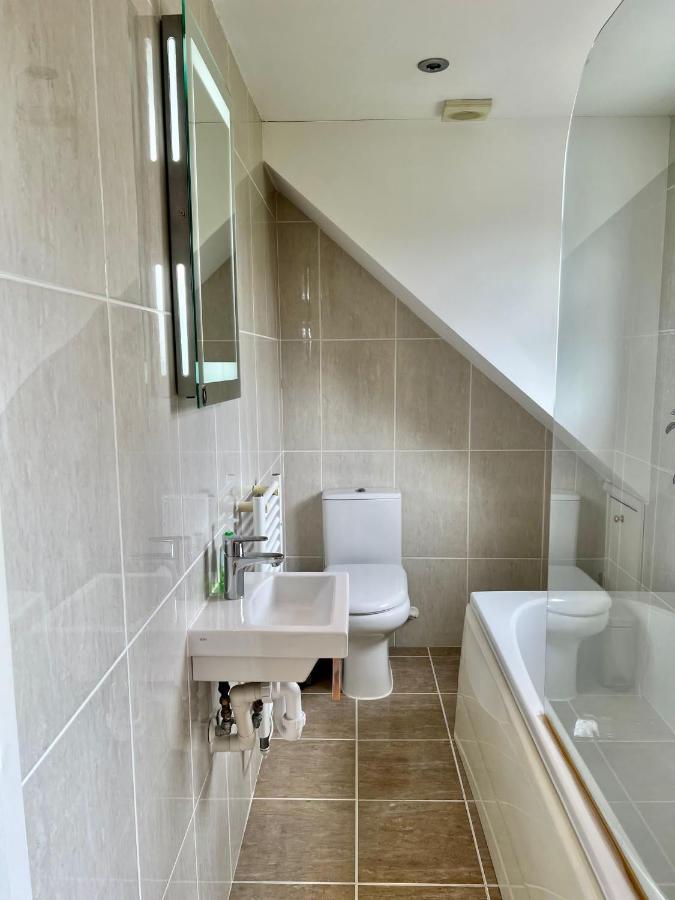 Family Home In Hampshire - Sleeps Up To 9 People With 3 Parking Spaces Winchester Extérieur photo