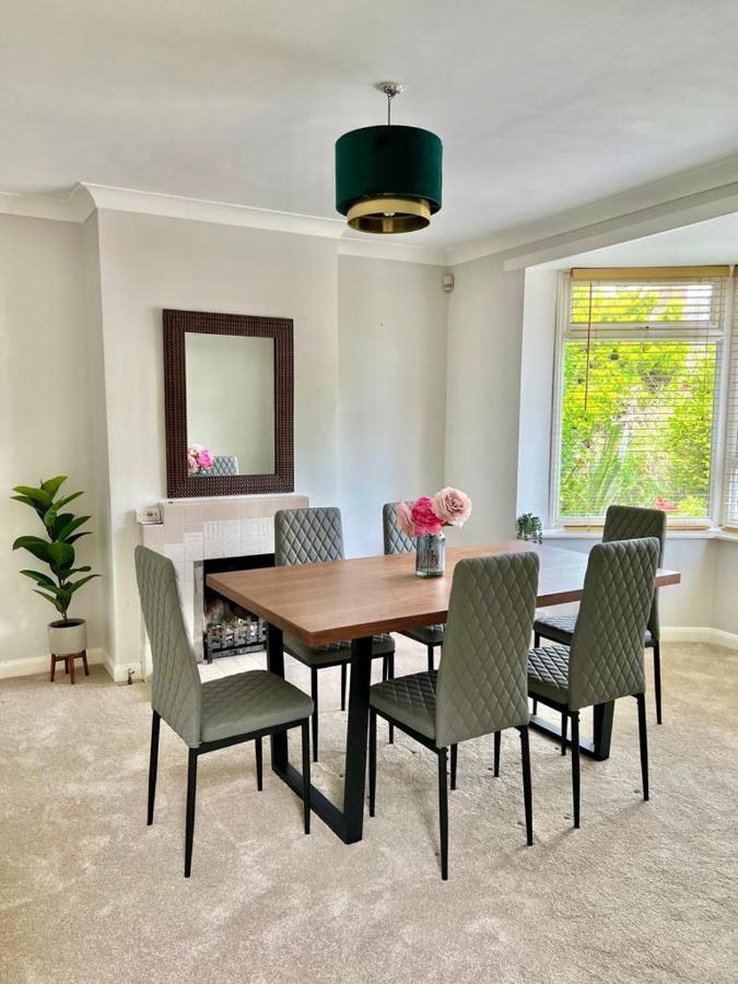 Family Home In Hampshire - Sleeps Up To 9 People With 3 Parking Spaces Winchester Extérieur photo
